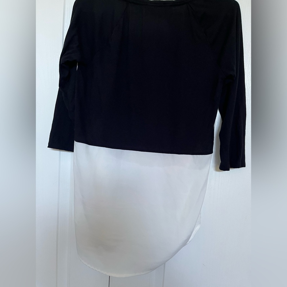Rock & Republic women Long Sleeve Tee - Black & White with Graphic. - Picture 4 of 4